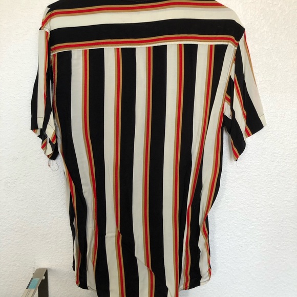 Casual Button Down - needs to be iron but great condition - Picture 2 of 2
